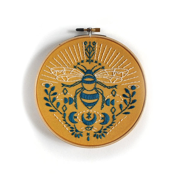 Rikrack Embroidery Kit - Bee