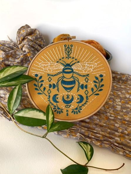 Rikrack Embroidery Kit - Bee