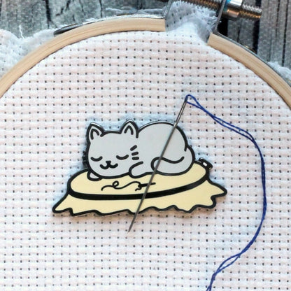 Snarky Crafter Needle Minder - Comfy Kitty Hoop