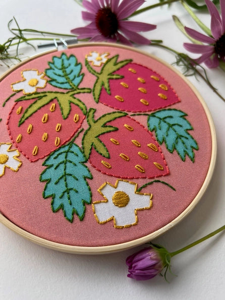 Rikrack Embroidery Kit - Strawberries